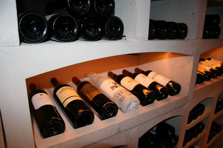 présentoir bouteilles de vin