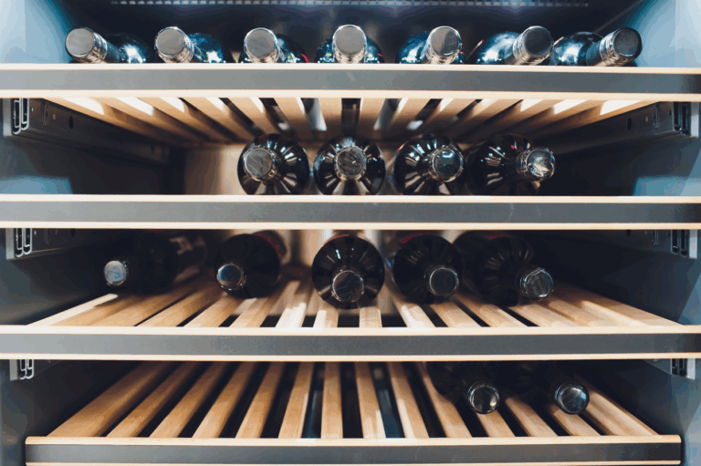 Conservation des bouteilles de vin au réfrigérateur